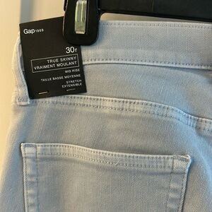 NWT Gap True Skinny mid rise stretch jeans 30 regular length